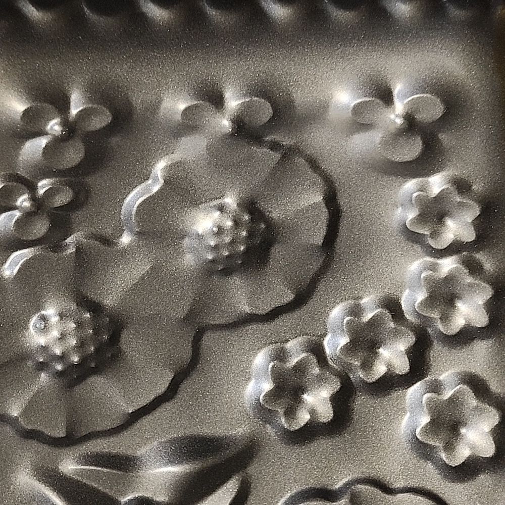 Wilton Floral Cake Pan - Picture 5 of 8